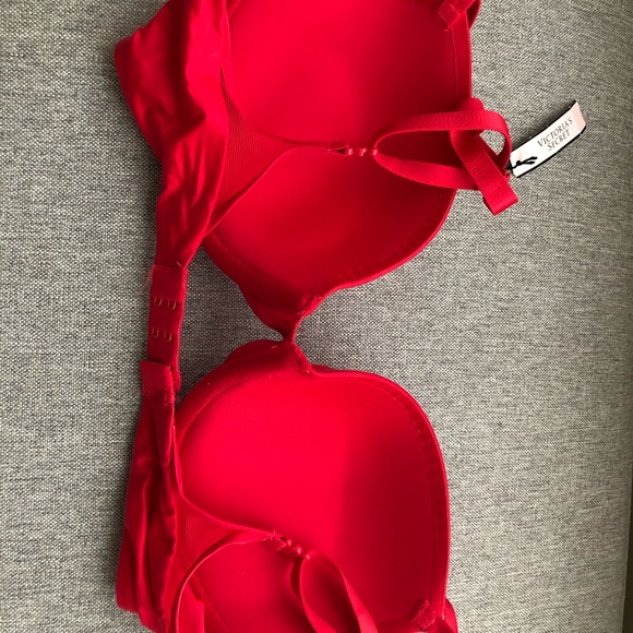 NEW Victoria’s Secret bra - Picture 2 of 4